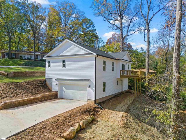 2 Hillbrook Road, Taylors, SC 29687