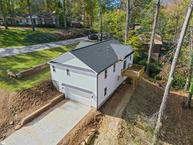2 Hillbrook Road, Taylors, SC 29687