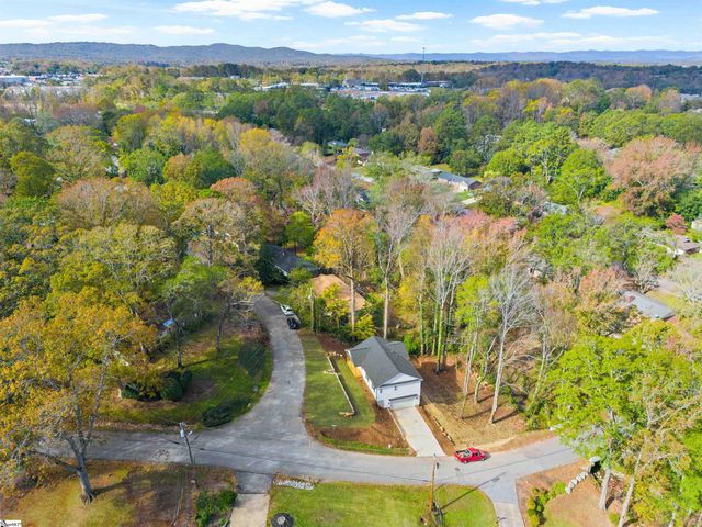2 Hillbrook Road, Taylors, SC 29687