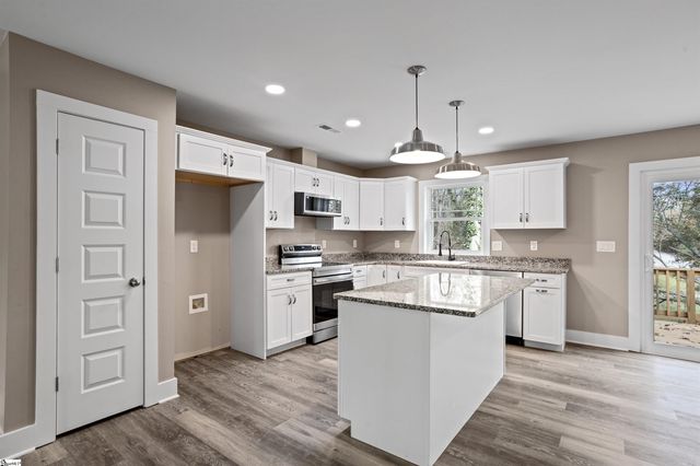 2 Hillbrook Road, Taylors, SC 29687