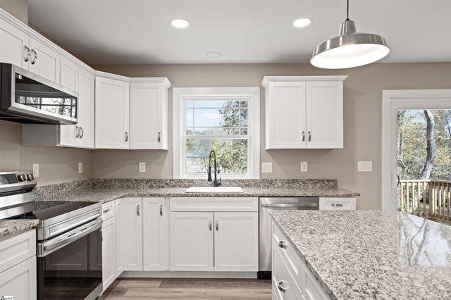 2 Hillbrook Road, Taylors, SC 29687