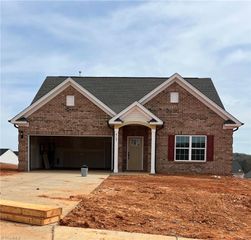 2727 Clear Lake Court, Winston-salem, NC 27106