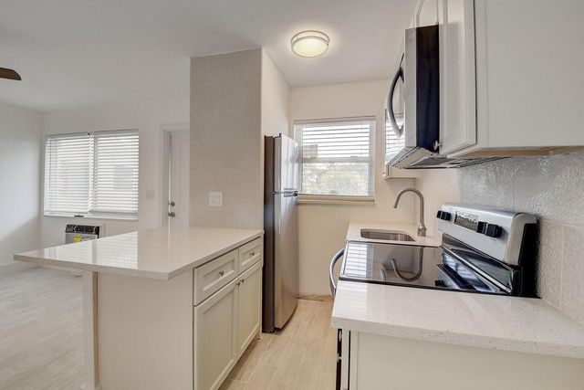 525 S Broadway Street M, Lantana, FL 33462