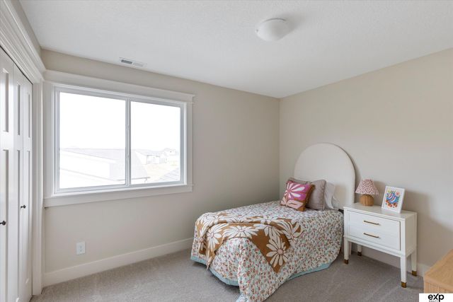 10010 S 184th Street, Omaha, NE 68136