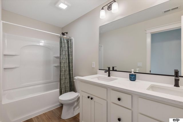 10010 S 184th Street, Omaha, NE 68136