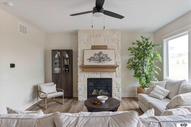 10010 S 184th Street, Omaha, NE 68136