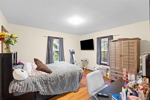 7 W Elm Street, Islip, NY 11751