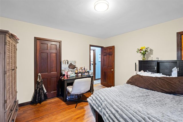 7 W Elm Street, Islip, NY 11751