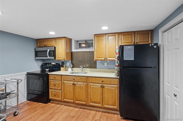 7 W Elm Street, Islip, NY 11751