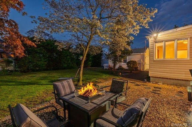 7 W Elm Street, Islip, NY 11751