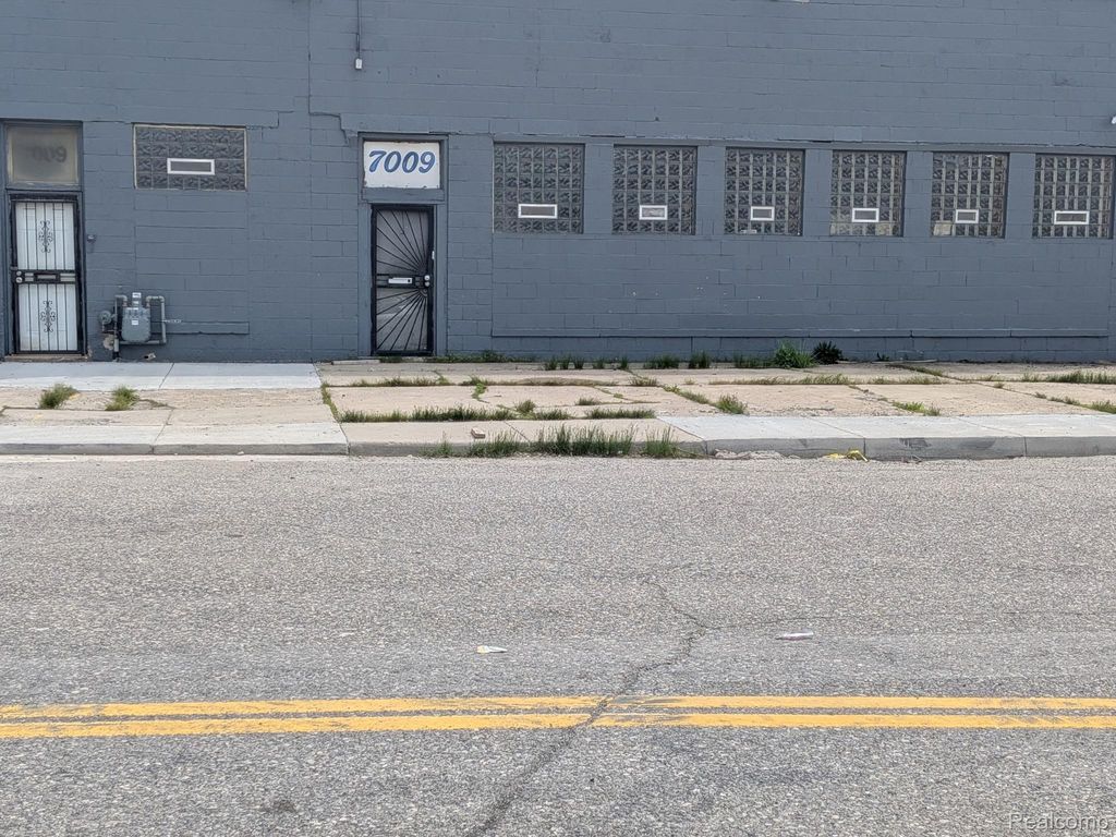 7009 W Chicago, Detroit, MI 48204