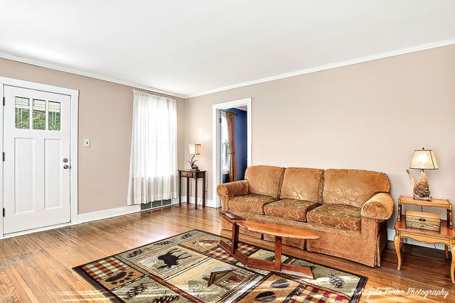 331 Chestnut Street, Woodstock, IL 60098