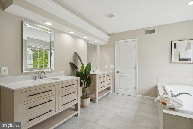 51 KNICKERBOCKER LN, Malvern, PA 19355