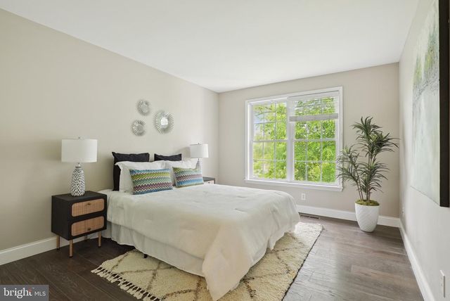 51 KNICKERBOCKER LN, Malvern, PA 19355