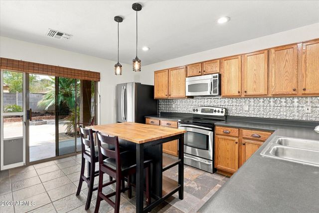 2891 W Silver Creek Lane, San Tan Valley, AZ 85144