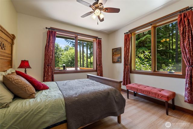 15765 Green Leaf Lane SW, Port Orchard, WA 98367
