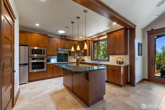 15765 Green Leaf Lane SW, Port Orchard, WA 98367