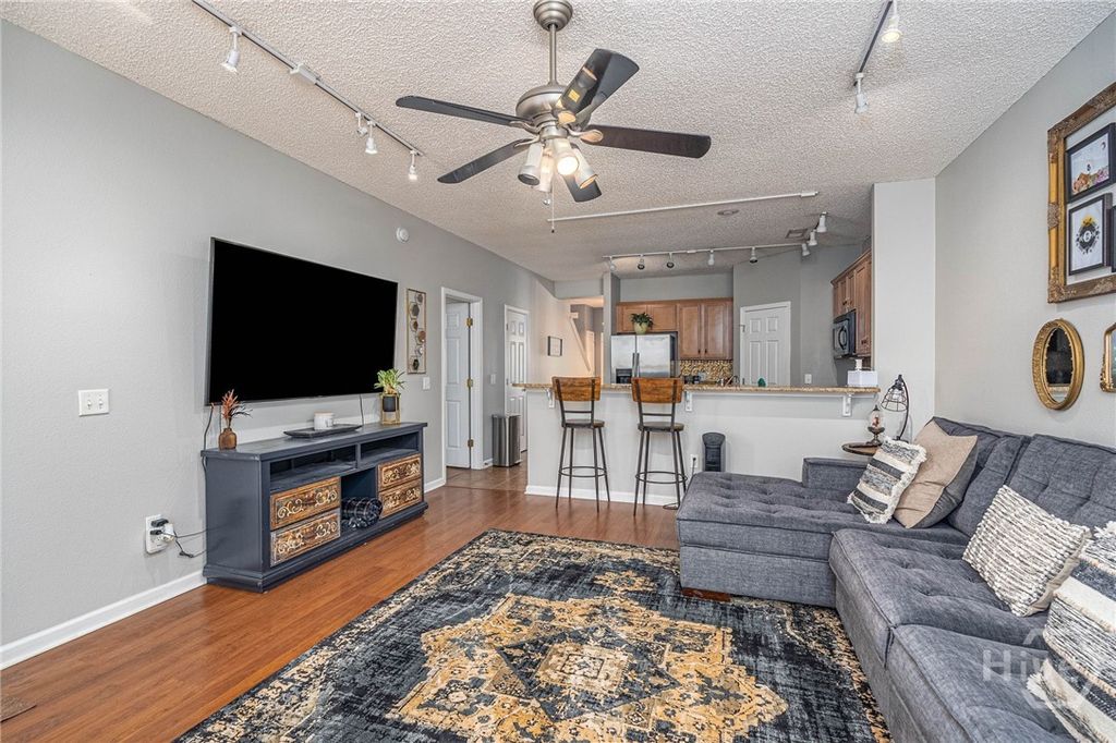 Image 10 of property listing at 88 Falkland Avenue, Savannah, GA 31407
