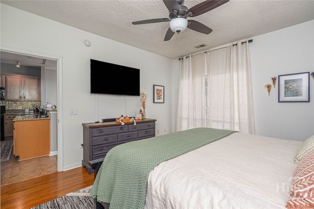 Image 13 of property listing at 88 Falkland Avenue, Savannah, GA 31407