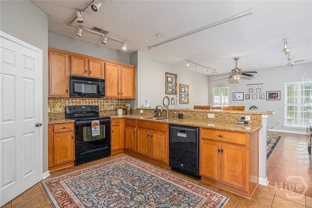 Image 6 of property listing at 88 Falkland Avenue, Savannah, GA 31407