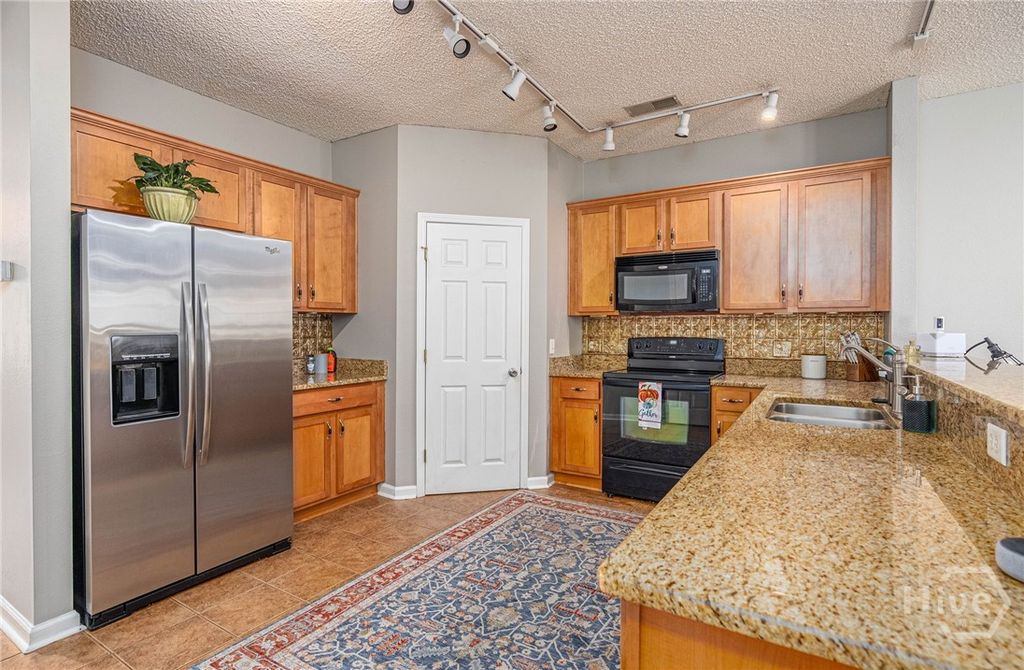 Image 7 of property listing at 88 Falkland Avenue, Savannah, GA 31407
