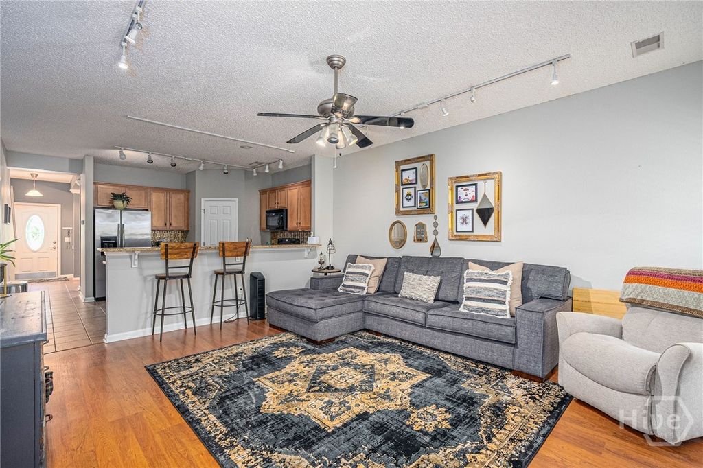 Image 9 of property listing at 88 Falkland Avenue, Savannah, GA 31407