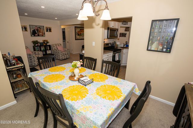 43 Farnham Square 243, Parlin, NJ 08859