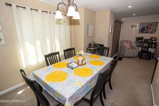 43 Farnham Square 243, Parlin, NJ 08859