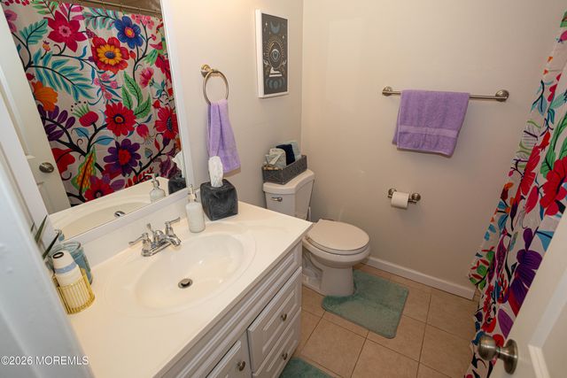 43 Farnham Square 243, Parlin, NJ 08859