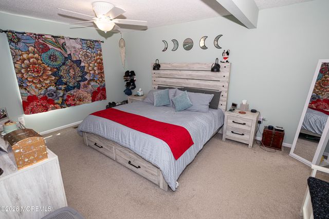 43 Farnham Square 243, Parlin, NJ 08859