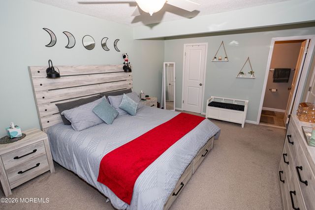 43 Farnham Square 243, Parlin, NJ 08859