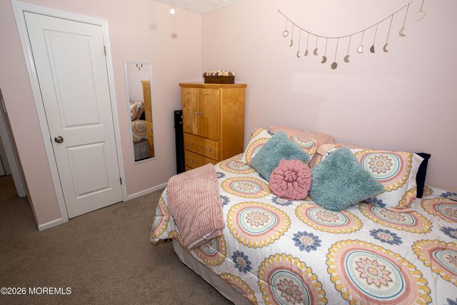 43 Farnham Square 243, Parlin, NJ 08859