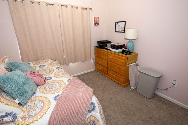 43 Farnham Square 243, Parlin, NJ 08859