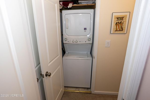 43 Farnham Square 243, Parlin, NJ 08859