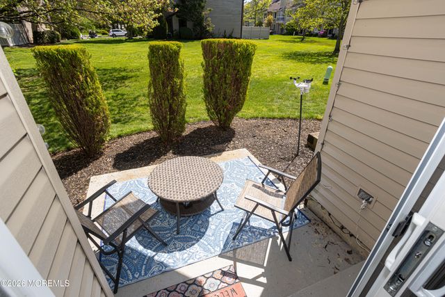 43 Farnham Square 243, Parlin, NJ 08859