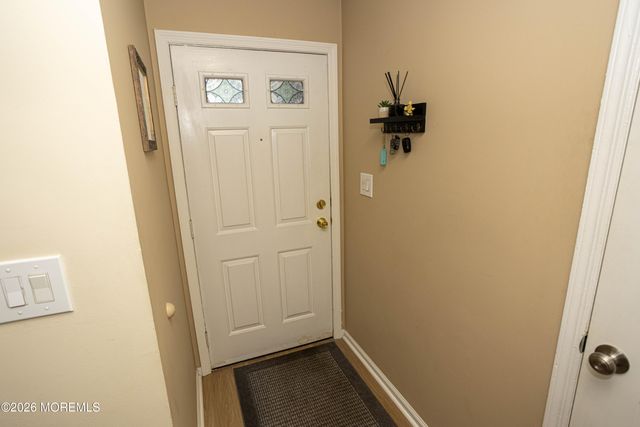 43 Farnham Square 243, Parlin, NJ 08859