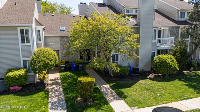 43 Farnham Square 243, Parlin, NJ 08859