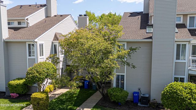 43 Farnham Square 243, Parlin, NJ 08859