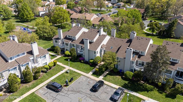 43 Farnham Square 243, Parlin, NJ 08859