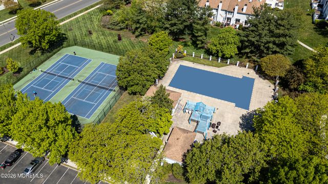 43 Farnham Square 243, Parlin, NJ 08859