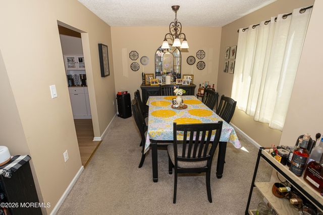43 Farnham Square 243, Parlin, NJ 08859