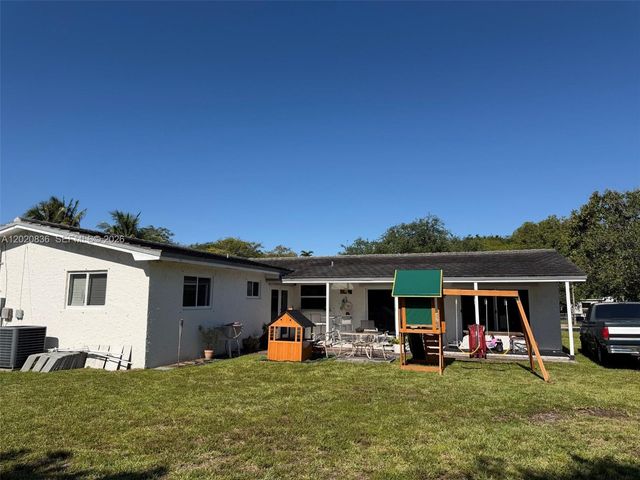 13425 NW 2nd Ave, Miami, FL 33168
