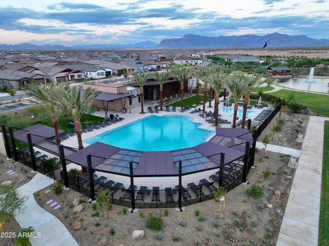 10184 S MINERS RUN Trail, Apache Junction, AZ 85120