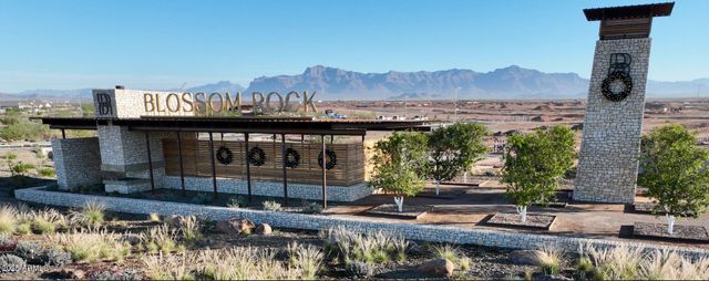 10184 S MINERS RUN Trail, Apache Junction, AZ 85120