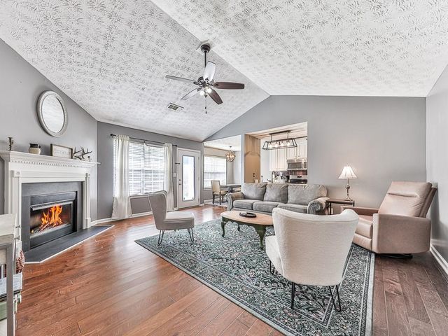 15 Oak Grove Lane NW, Adairsville, GA 30103