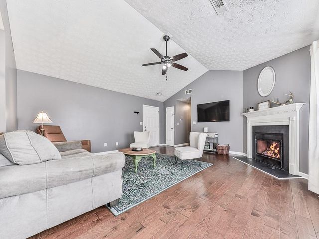 15 Oak Grove Lane NW, Adairsville, GA 30103