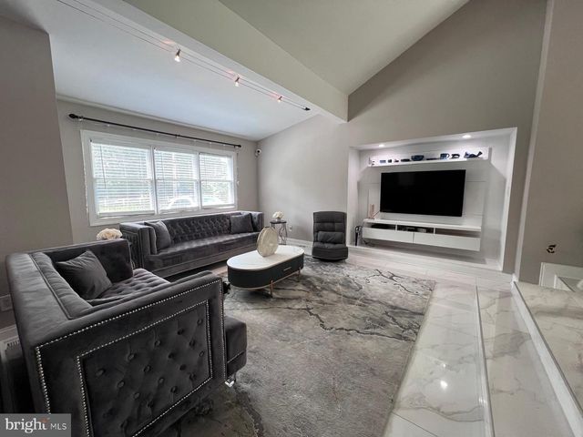 3332 PHILMONT AVE, Huntingdon Valley, PA 19006