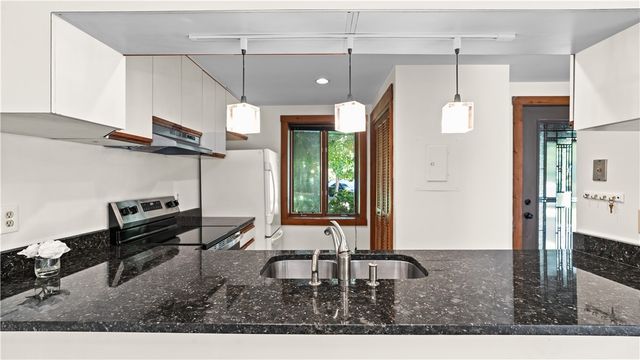 78 Independence Court, Portsmouth, RI 02871