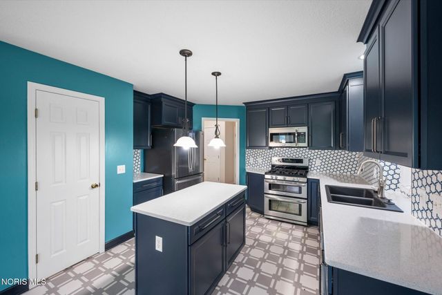 3130 Stonegate Drive, Maumee, OH 43537