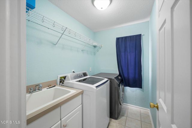 3130 Stonegate Drive, Maumee, OH 43537